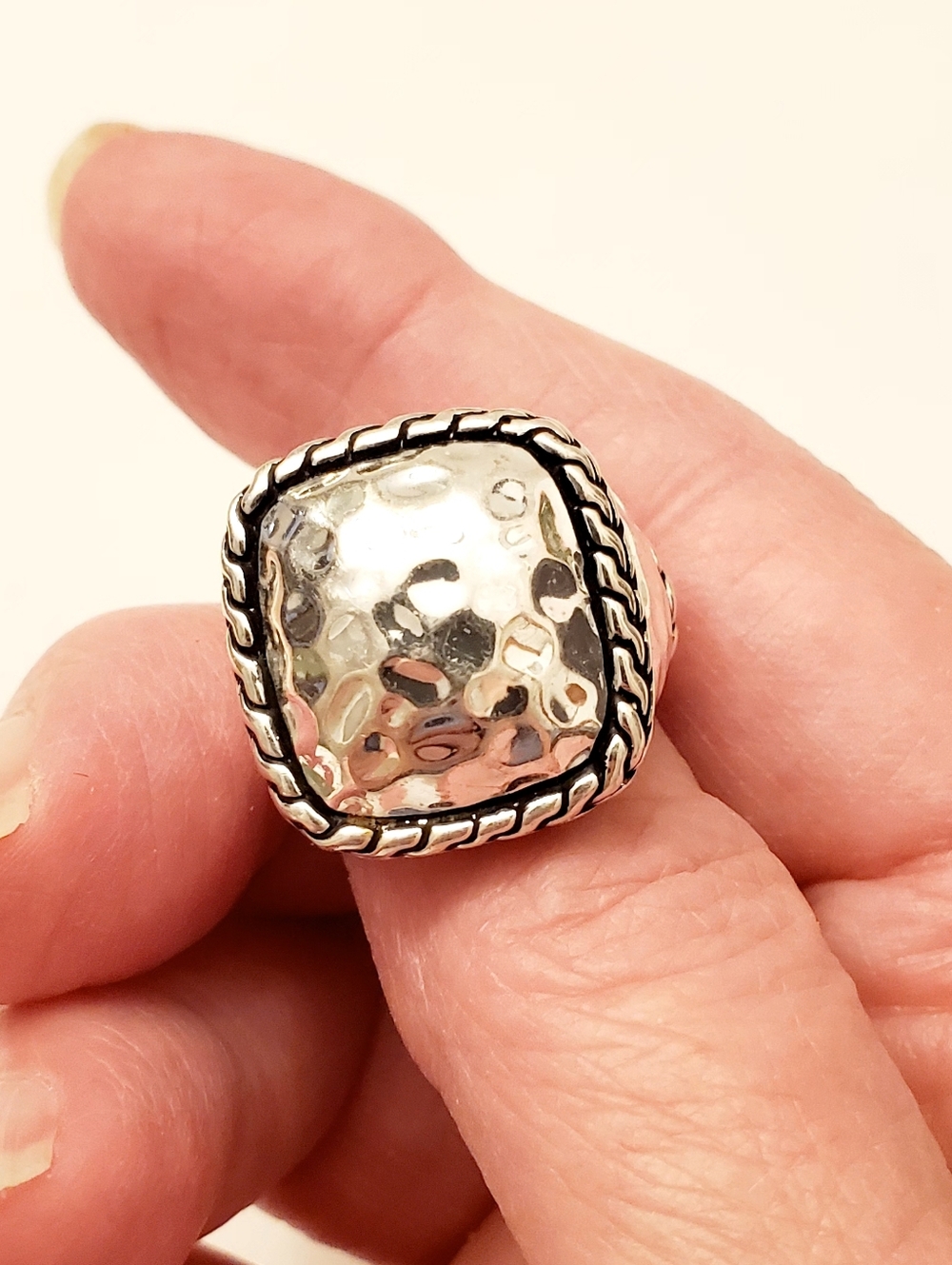 MODA Hammered Square Silver Ring with Rope Border, 6.75